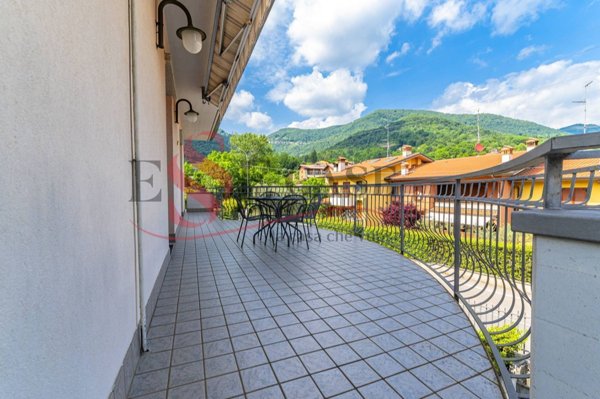 casa indipendente in vendita ad Alzano Lombardo