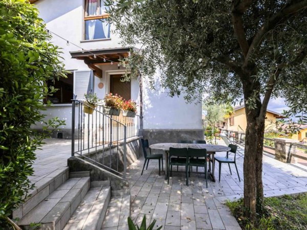 casa indipendente in vendita ad Alzano Lombardo