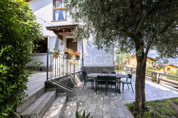 casa indipendente in vendita ad Alzano Lombardo