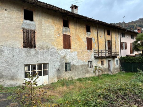 casa indipendente in vendita ad Alzano Lombardo