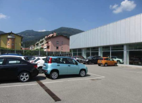 negozio in vendita ad Alzano Lombardo