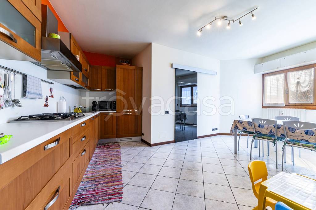 appartamento in vendita ad Alzano Lombardo