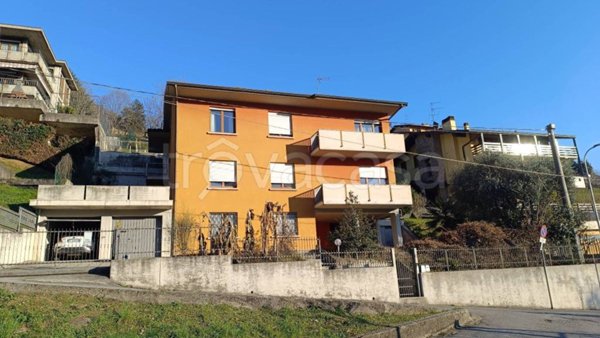 casa indipendente in vendita ad Alzano Lombardo