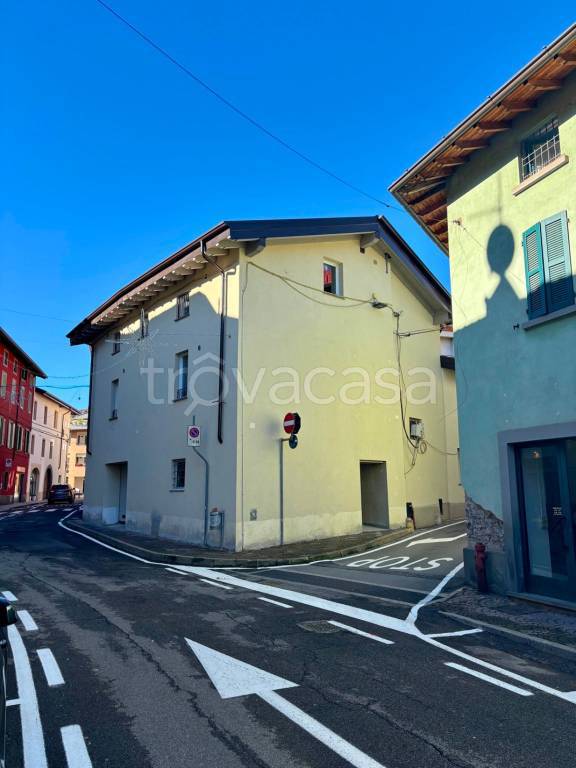 appartamento in vendita ad Alzano Lombardo