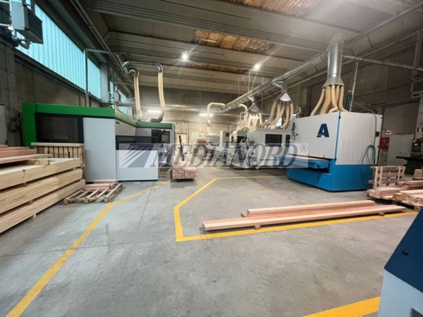 locale commerciale in vendita ad Alzano Lombardo