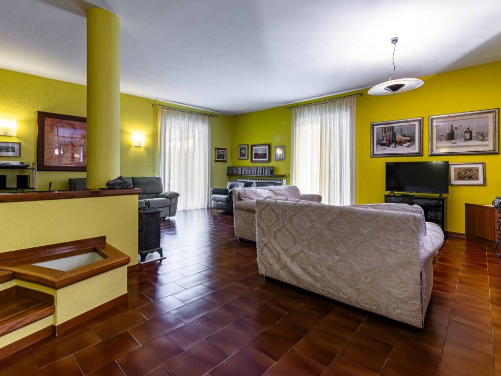 casa indipendente in vendita ad Alzano Lombardo