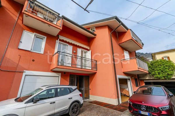 casa indipendente in vendita ad Alzano Lombardo