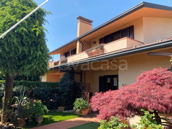 casa indipendente in vendita ad Alzano Lombardo