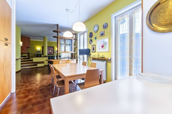 casa indipendente in vendita ad Alzano Lombardo