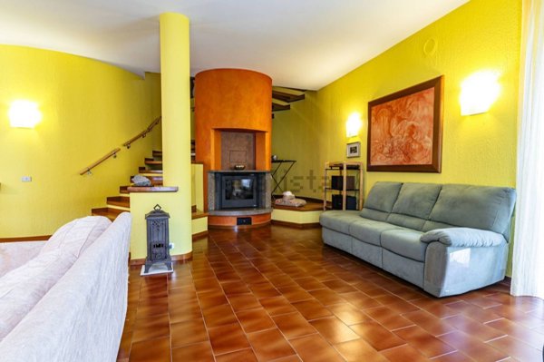 casa indipendente in vendita ad Alzano Lombardo