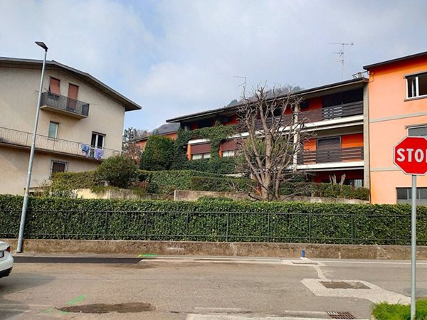 casa indipendente in vendita ad Alzano Lombardo