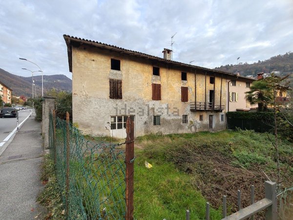 casa indipendente in vendita ad Alzano Lombardo