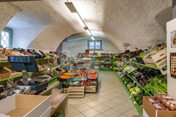 negozio in vendita ad Alzano Lombardo