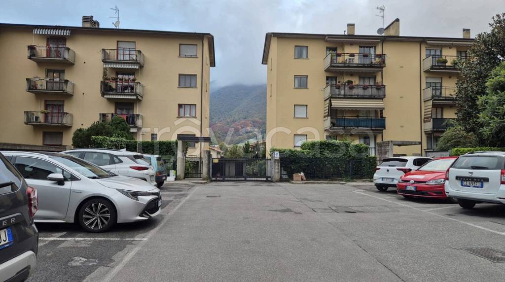 appartamento in vendita ad Alzano Lombardo