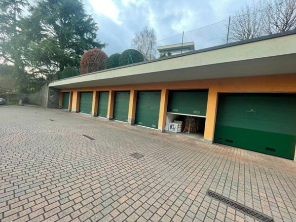 locale di sgombero in vendita ad Alzano Lombardo