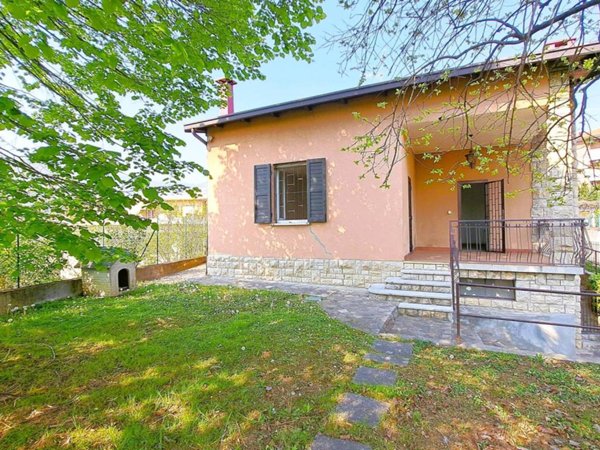 casa indipendente in vendita ad Alzano Lombardo