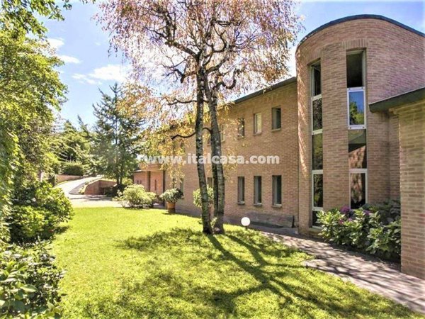 casa indipendente in vendita ad Alzano Lombardo