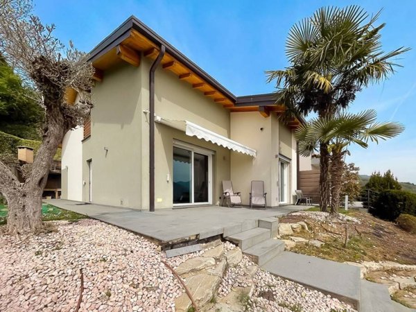 casa indipendente in vendita ad Alzano Lombardo