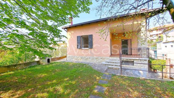 casa indipendente in vendita ad Alzano Lombardo