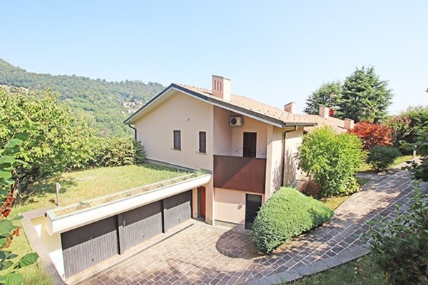 casa indipendente in vendita ad Alzano Lombardo