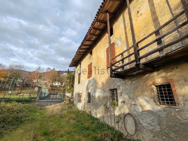 casa indipendente in vendita ad Alzano Lombardo