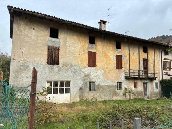 casa indipendente in vendita ad Alzano Lombardo