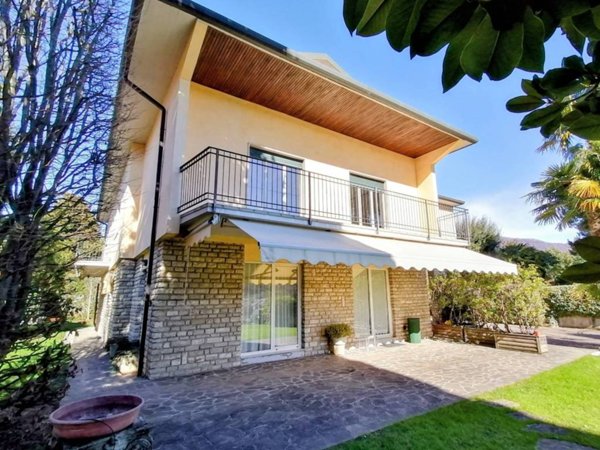 casa indipendente in vendita ad Alzano Lombardo