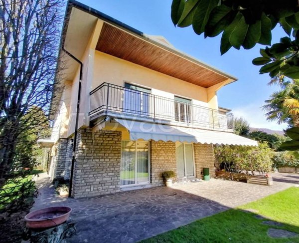 casa indipendente in vendita ad Alzano Lombardo