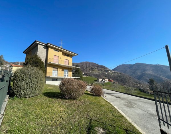 appartamento in vendita ad Alzano Lombardo in zona Monte di Nese