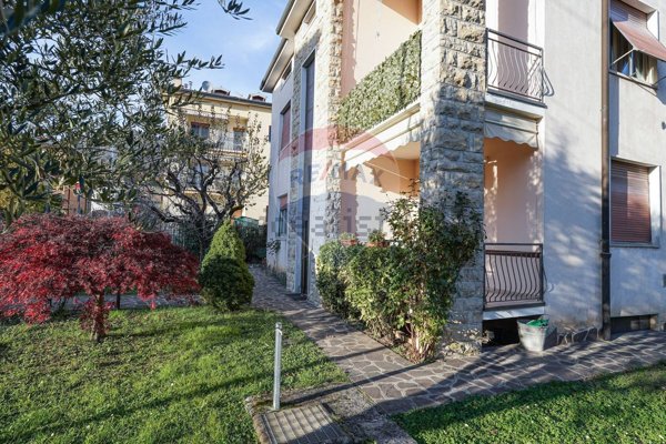 casa indipendente in vendita ad Alzano Lombardo