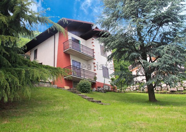 casa indipendente in vendita ad Alzano Lombardo