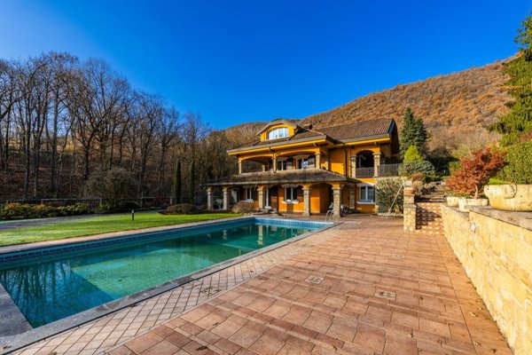 casa indipendente in vendita ad Alzano Lombardo