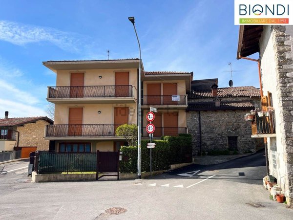 appartamento in vendita ad Alzano Lombardo in zona Monte di Nese