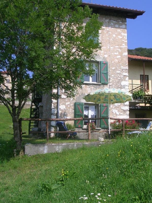 casale in vendita ad Alzano Lombardo in zona Monte di Nese