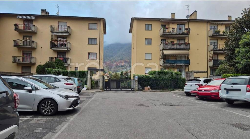 appartamento in vendita ad Alzano Lombardo