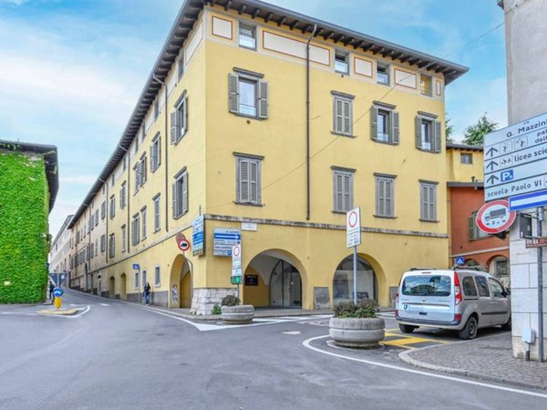 negozio in vendita ad Alzano Lombardo