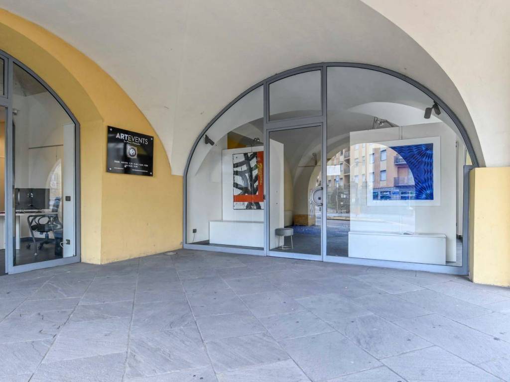negozio in vendita ad Alzano Lombardo