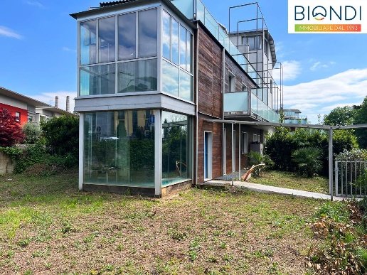 casa indipendente in vendita ad Alzano Lombardo
