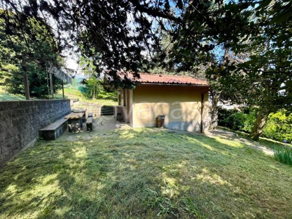 casa indipendente in vendita ad Alzano Lombardo in zona Monte di Nese