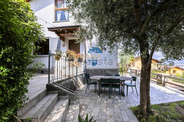 casa indipendente in vendita ad Alzano Lombardo