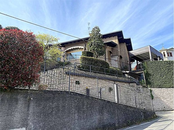 casa indipendente in vendita ad Alzano Lombardo