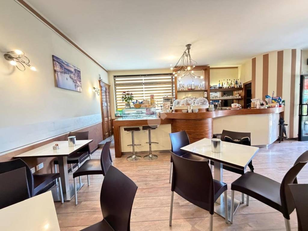 negozio in vendita ad Alzano Lombardo