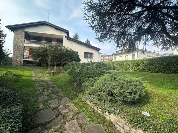 casa indipendente in vendita ad Alzano Lombardo in zona Monte di Nese