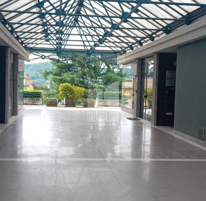 ufficio in vendita ad Alzano Lombardo