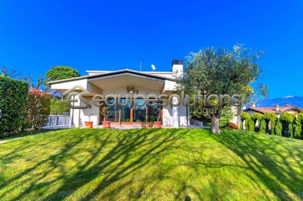 casa indipendente in vendita ad Alzano Lombardo