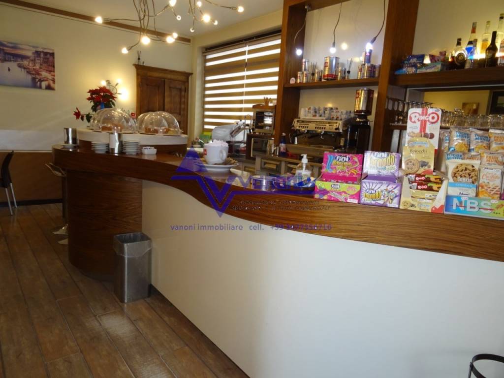 negozio in vendita ad Alzano Lombardo in zona Monte di Nese