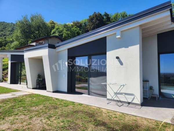 casa indipendente in vendita ad Alzano Lombardo