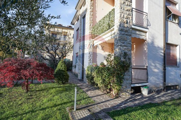 casa indipendente in vendita ad Alzano Lombardo