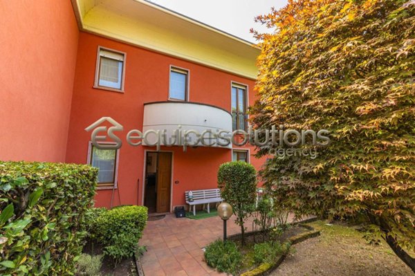 casa indipendente in vendita ad Alzano Lombardo