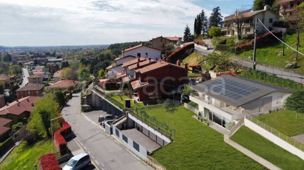 casa indipendente in vendita ad Alzano Lombardo